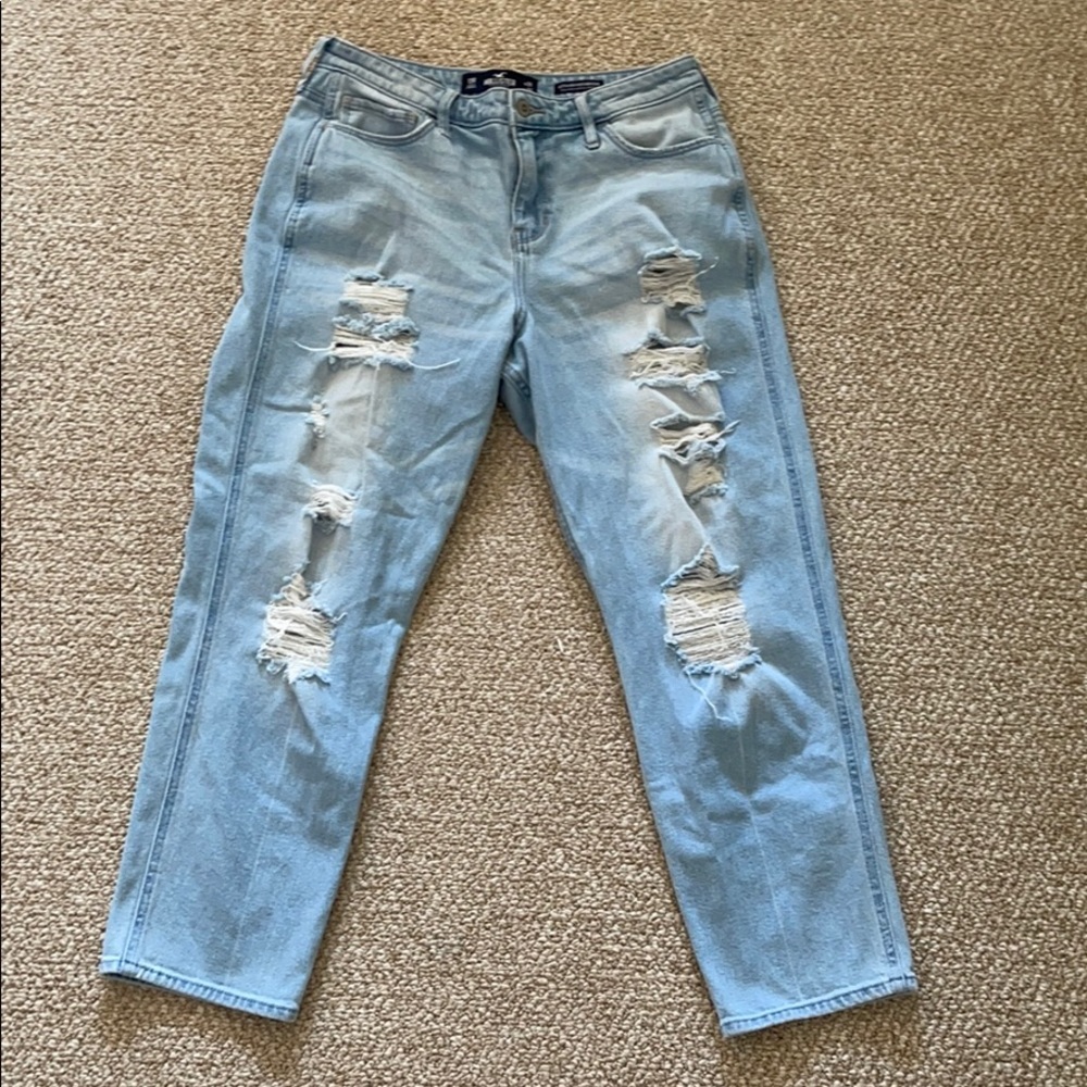 Hollister Ultra High-Rise Mom Jeans